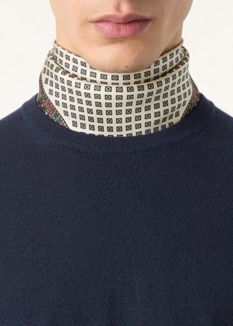 Superlekki sweter z okrągłym dekoltem