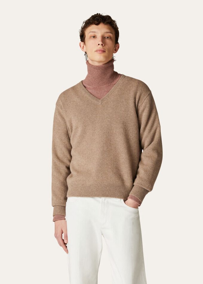Sweter Loro z dekoltem w serek
