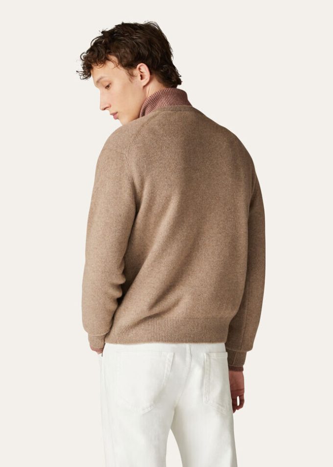 Sweter Loro z dekoltem w serek